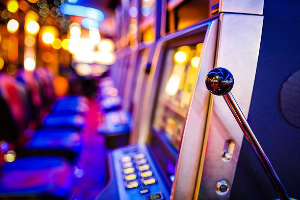 Inside and outside bets display French Roulette betting layout on roblix felt